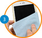 用布或纸巾擦干手机